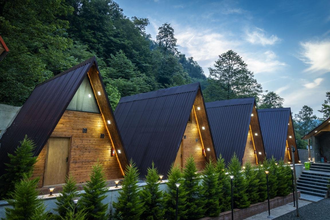 اقامتگاه‌ها، غذاها و فرهنگ بومی